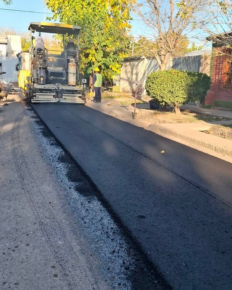 BARRIOS BUFANO Y VILLA LAREDO: VECINOS FELICES CON LA LLEGADA DEL PLAN DE ASFALTO